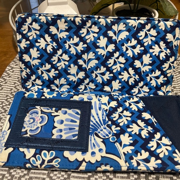 Vera Bradley Blue and White Floral Wallet - Picture 4 of 5